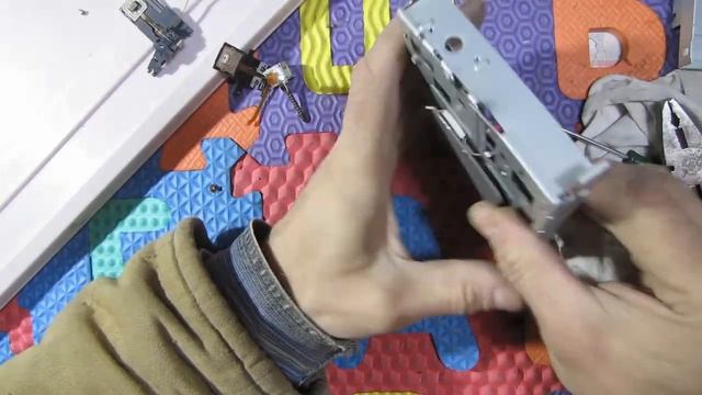 как устроен привод дискет А компьютера полная разборка с комментариями