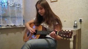 ❤Очень красивая русская девушка поёт под гитару стихи Э Асадова