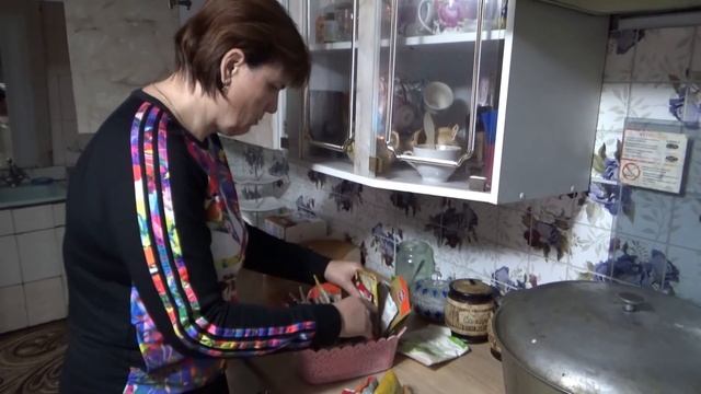 Варим борщ. Убираем территорию. Варим холодец из утиных спинок. смотреть онлайн