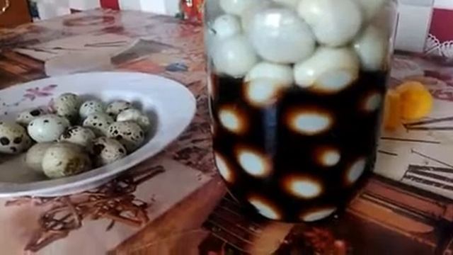 Маринованные перепелиные яйца в соевом соусе.