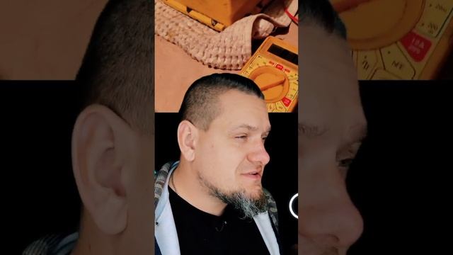 Зарядное устройство недозаряжает#аккумулятор Или слабое напряжение в розетке.Стабилизатор напряжени