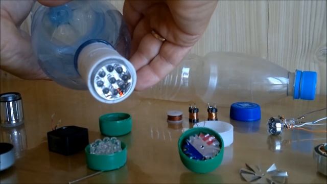 ? Вечный Фонарик без батареек работающий от пустой бутылки. Коротко для занятых. смотреть онлайн