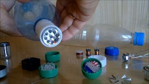 ? Вечный Фонарик без батареек  работающий от пустой бутылки. Коротко для занятых.