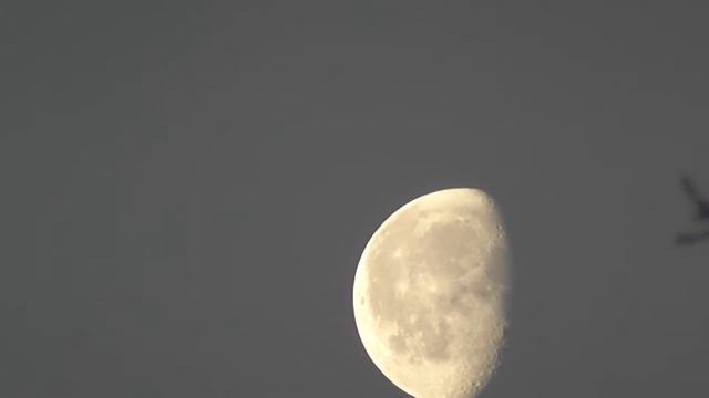 The Moon (Panasonic SD60) смотреть онлайн