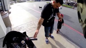 Ребенок испугался звука мотоцикла || Motorcycle Makes Kid Cry ||