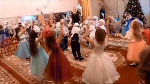 Новогодние игрушки, свечи и хлопушки!