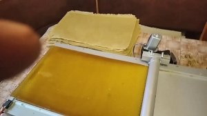 Своя вощина... прокатка гладких листов вощины без воды