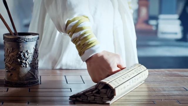 功夫小子假裝軟弱，怎料亮出絕世鐵拳連勝2位功夫大師，驚倒眾人！