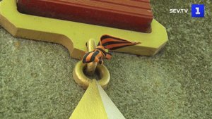 В Севастополе несут цветы к стеле «Одесса» в память о трагедии