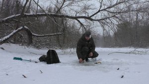 ЗИМНЯЯ РЫБАЛКА ,ЛОВЛЯ НА МОРМЫШКУ В ФЕВРАЛЕ.