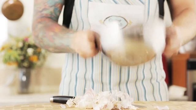 Как правильно и быстро очистить чеснок смотреть онлайн