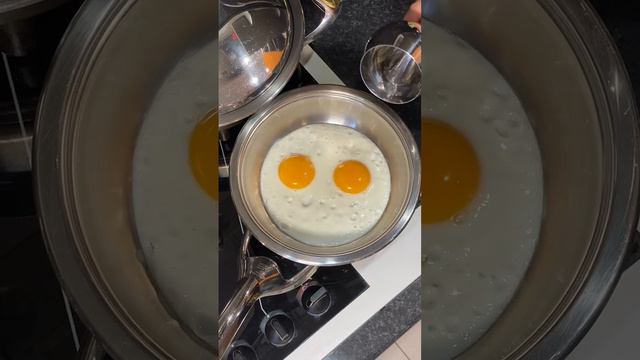 Жарим красивую яичницу без масла и жира