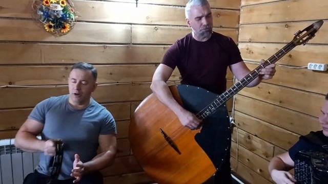 Настроение??? от весёлых ребят! "Что ты грустишь?"#музыка #music #алтай #красивыйголос #новыйгод