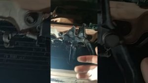 Замок капота на Тойота Виста Ардео.