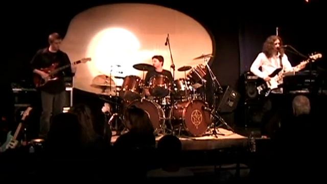 Trilogy Plays Kid Gloves by Rush смотреть онлайн