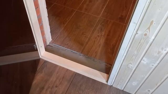 Баня с нуля. Установка стеклянной двери, вагонка на потолке и стенах в предбаннике.