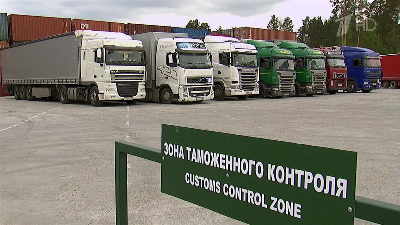 Госдума призвала правительство РФ запретить транзит польских фур через российскую территорию