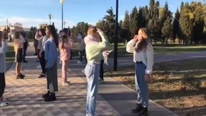 #Стена #студиятанцыбосиком. Вот моя стена,а там за стеной реки,города,весь шар земной