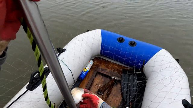 Сильный ливень. Рыбалка на паук подъёмник в Кореее. смотреть онлайн