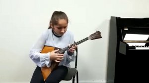 Народные плясовые песни очень лихо звучат в обработке для балалайки.  Репетиция перед конкурсом.