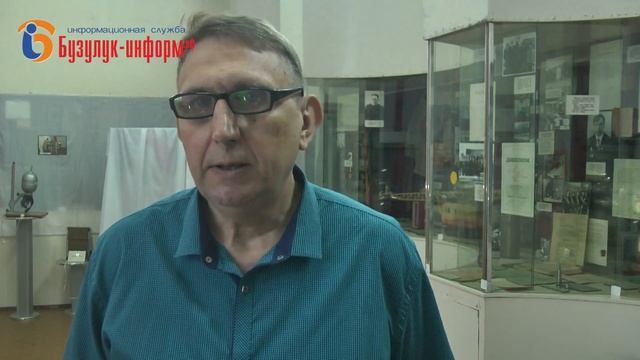 Пошив одежды, модная прическа, фото на память... смотреть онлайн