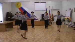 Танец "Яблочко" исполняет ансамбль "Радуга"