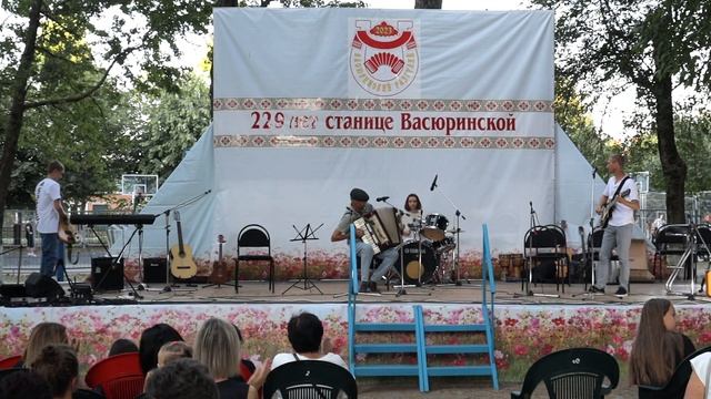 День станицы 2023. ВИА Кирпичики - А река течёт. Домик окнами в сад смотреть онлайн