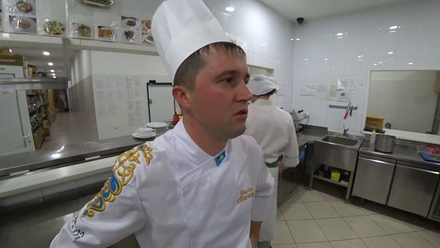 Спагетти с чернилами каракатицы с креветками,морским гребешком ROMA CAFFE c Алексеем Бурба смотреть онлайн