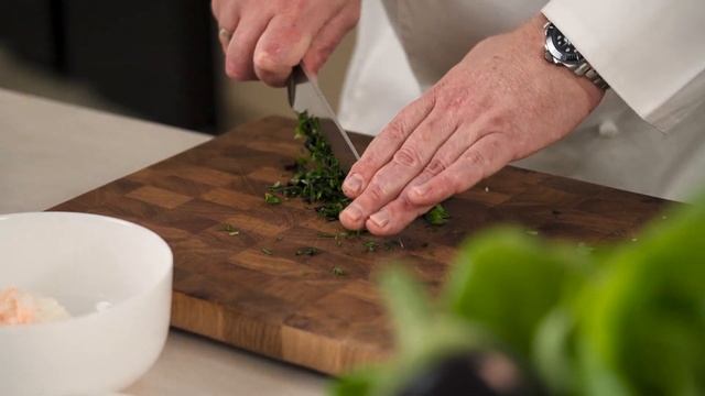 Рецепт от Шефа Ивлева: Запеченный перец Пасио с начинкой из сырного крема с креветками смотреть онлайн