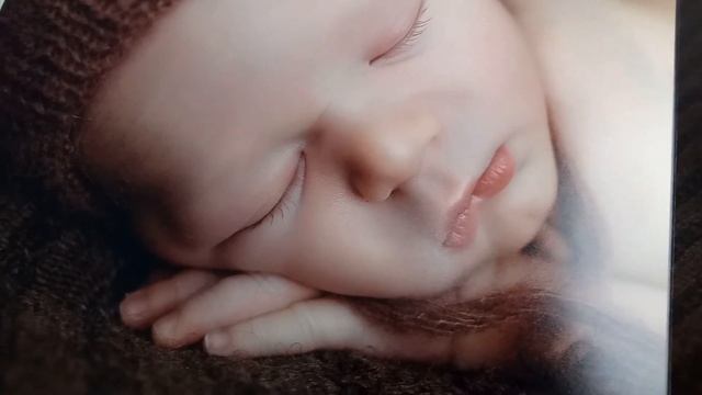 Фотокнига по мотивам фотосессии для новорожденного Левы смотреть онлайн