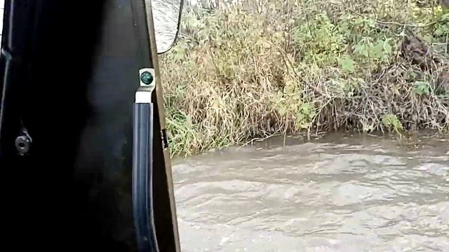 Гусеничный вездеход бродяга. Тест драйв на воде смотреть онлайн