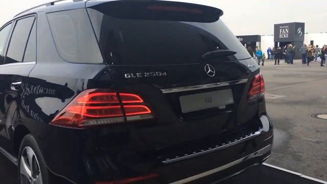 Volkswagen Touareg 2015 vs Mercedes-Benz GLE 2015 смотреть онлайн