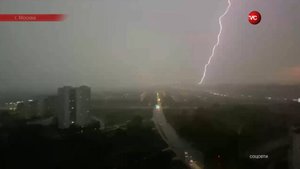 Ураган "Орхан" прошелся по Москве ливнем и градом / События на ТВЦ