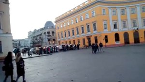 Посмотреть на Дюка со 2-го люка.