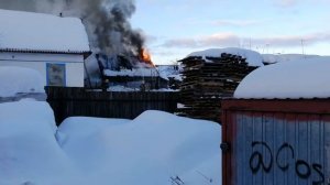 Пожар в Костроме. Горит баня у соседа.