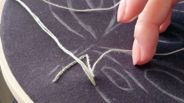 Лист монстеры. Как вышить рисунок на трикотажной футболке