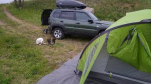 Одинокий автомобильный кемпинг 2024.