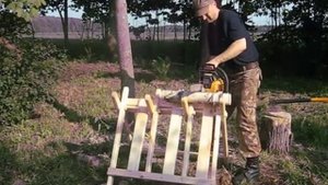 Козлы для пиления дров бензопилой.