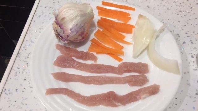 РУЛЕТ ИЗ ТОНКОГО СВИНОГО САЛА .НАЧИНКА В РУЛЕТ
