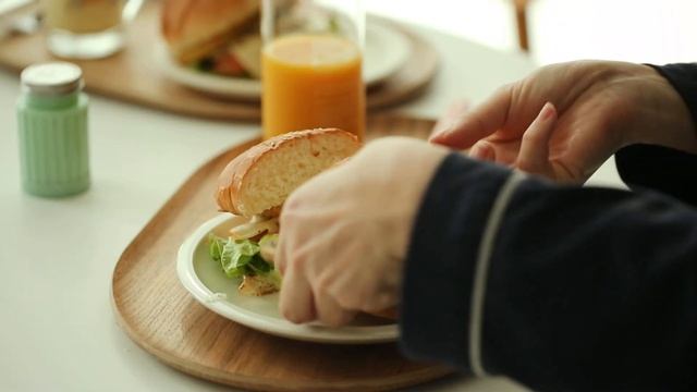 sub) 냉동실 빵정리를 위한 7가지 빵 레시피 ㅣ 7 recipes to clear out the bread in your freezer смотреть онлайн