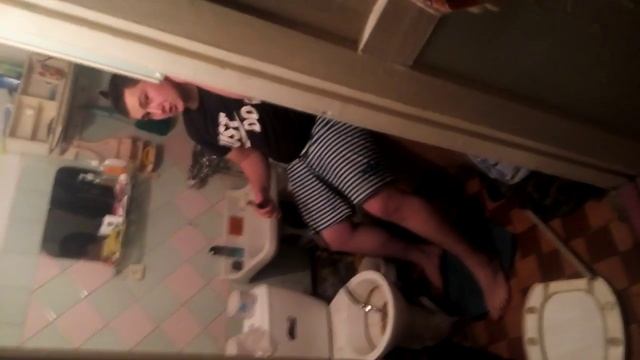 Чистка унитаза прикол смотреть онлайн