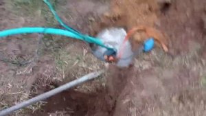 Мишнево . абисинская скважина. хорошая вода с 9 ти метров.