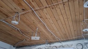 Натяжной потолок через разделитель и встроенные ниши с карнизом ПК5