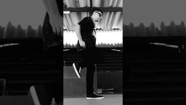 shuffle dance / free step dance / cuttingshapes / moonwalk #shorts #freestep #shuffledance