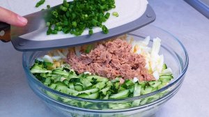 Салат из молодой капусты с Тунцом. Необычная заправка для салата.