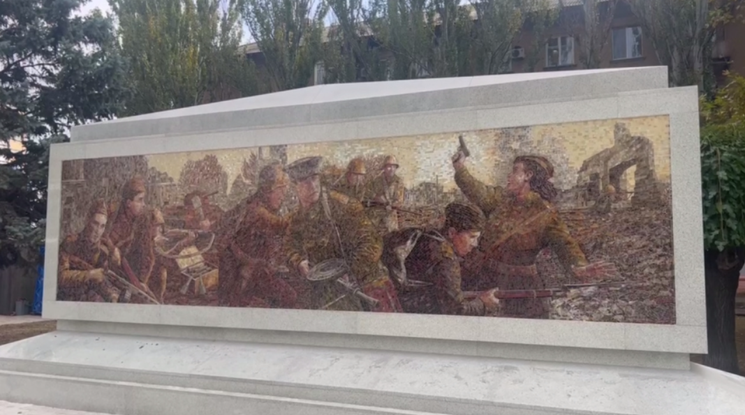 К важной дате: в Мелитополе открыли стелу «Город воинской славы»