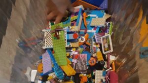 Сборка самопридуманного зоопарка. Лего Френдс.