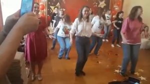 ужасный танец родителей на выпускной в садике