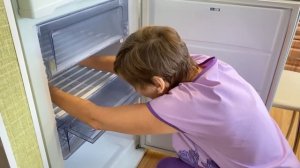 Заглянем в холодильник. Разморозка в мороз. Чем отмываю холодильник.