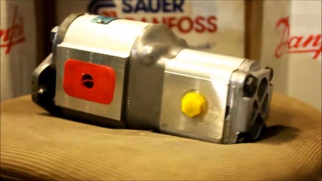 Насос Шестеренный A28 0 14 3L 38097 Наличие! мини-погрузчика, экскаватора BOBCAT Бобкат. смотреть онлайн